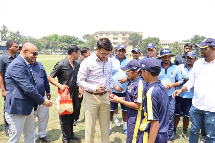 Dada giving autographs to the budding talents of St Thomas' Boys' School