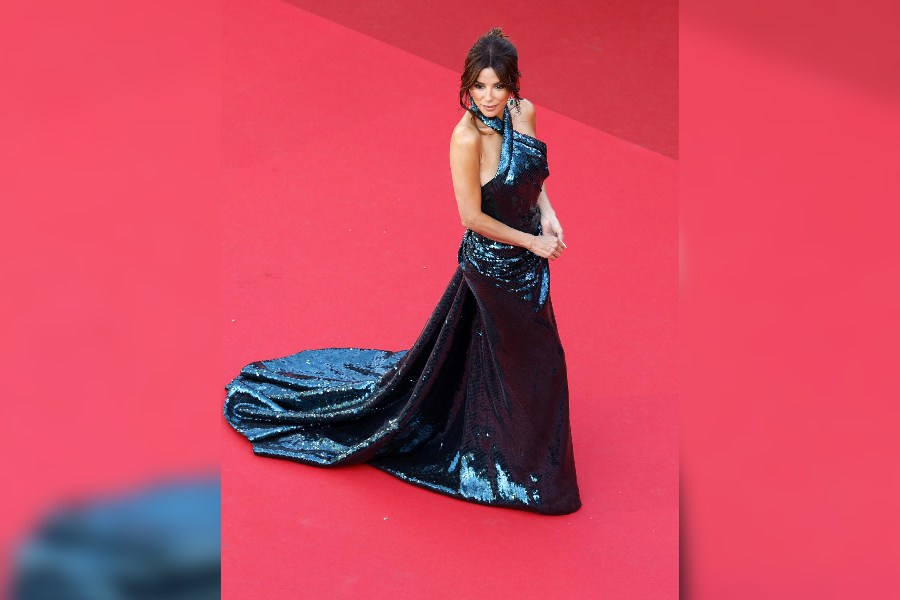 Eva Longoria in an Eli Saab sequinned number.
