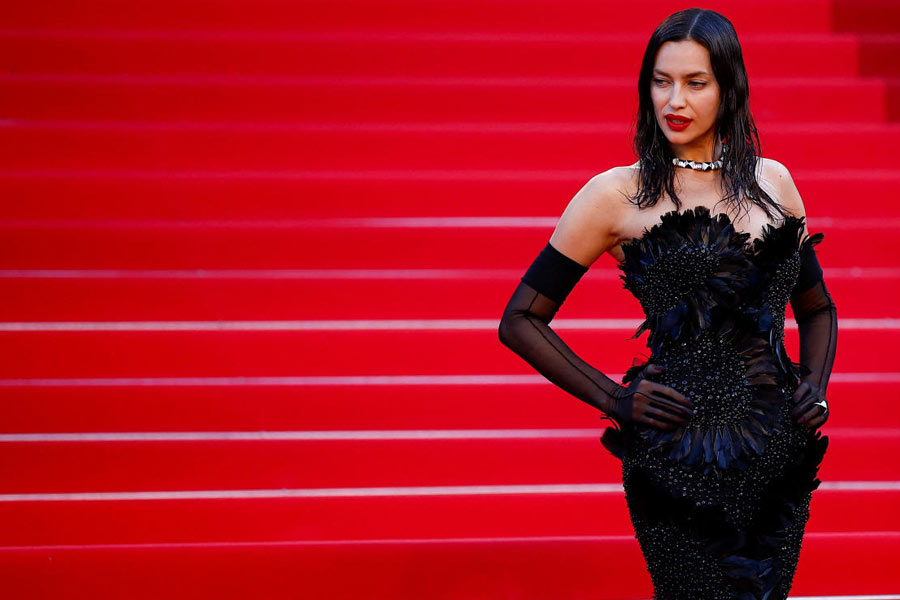 Russian model Irina Shayk turned heads in custom Elie Saab Haute Couture. A black column gown embellished with feathers and crystals lent a gothic edge to her ensemble. 