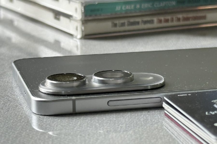 Galaxy S25 Edge stacked next to six debit-credit cards