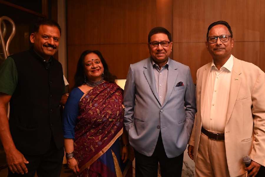 (L-R) Sanjay Agarwal, honorary consul of Bosnia and Herzegovia, with CCK office-bearers Nayantara Palchoudhuri, Sanjay Budhia and Pradeep Khemka