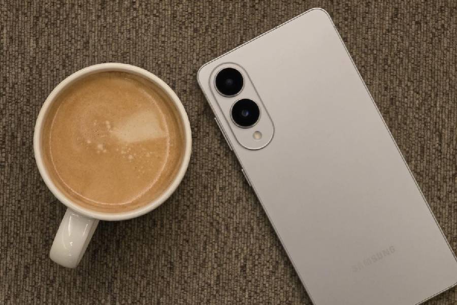 There is no telephoto camera on the S25 Edge.