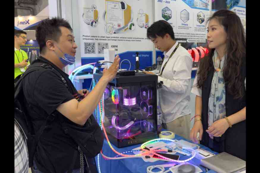RGB charging cable from Qingsea