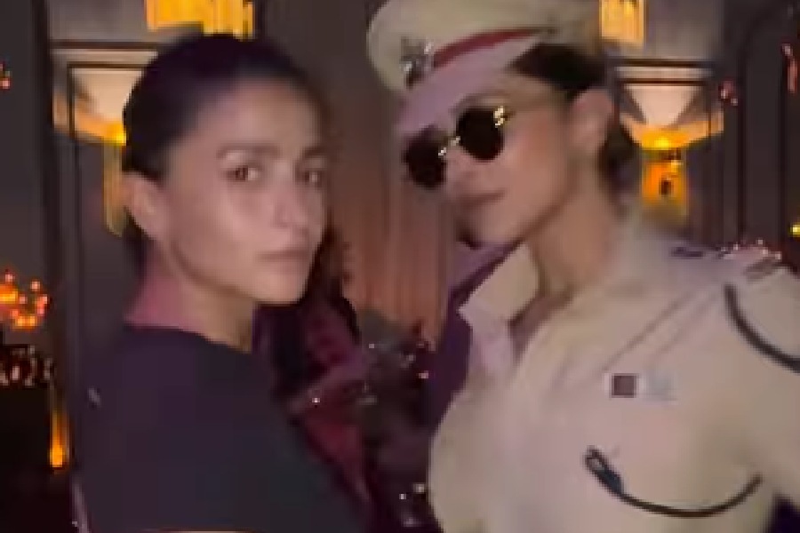 (left to right) Alia Bhatt, Deepika Padukone