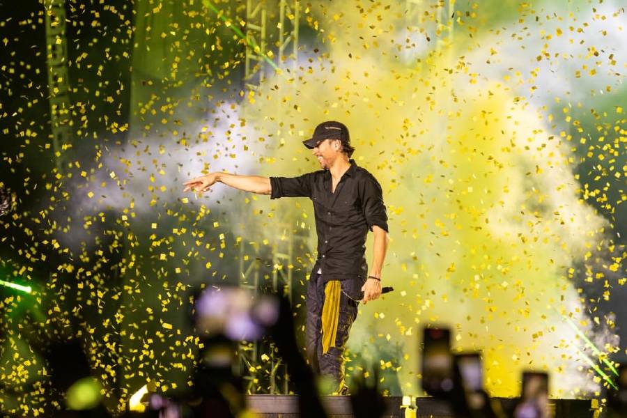 Enrique Iglesias performing at Mumbai on October 29