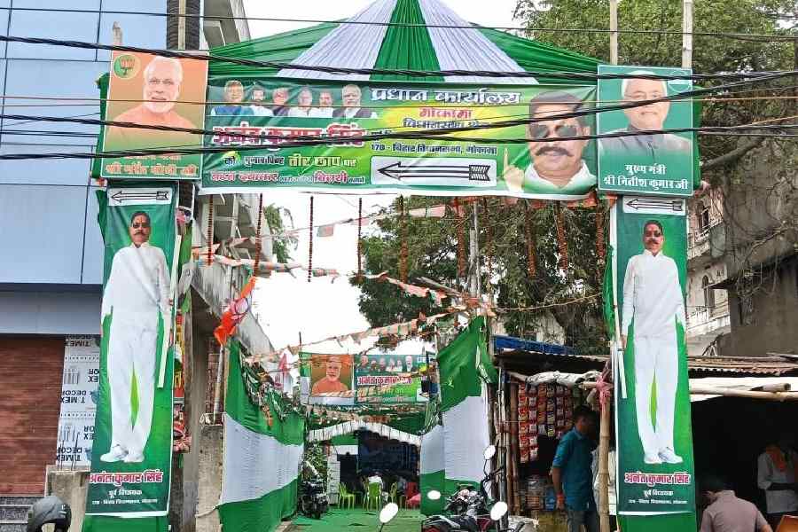 A makeshift gate with images of JDU candidate Anant Singh, Bihar chief ministerNitish Kumar and Prime Minister Narendra Modi installed at the entrance to thegangster-politician’s election office in Mokama on Saturday.