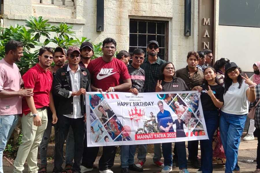 Team Shah Rukh Khan Fan Club celebrates SRK’s 60th birthday