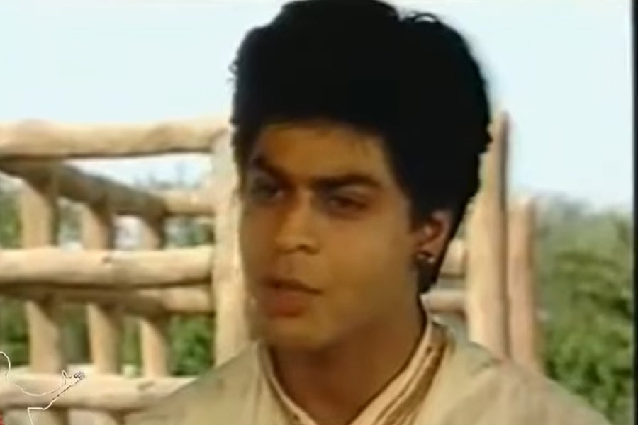 Shah Rukh Khan in \\\'Mahaan Karz\\\'