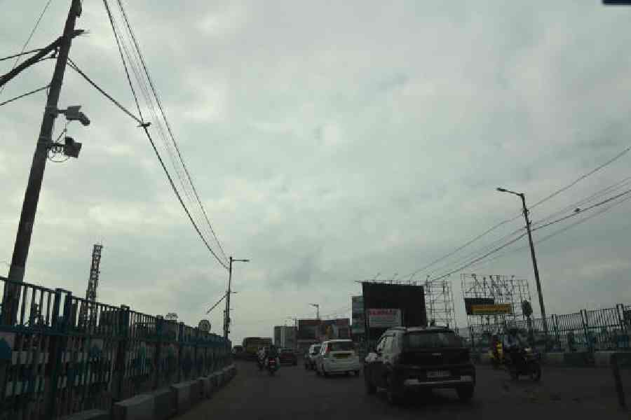 Cloudy sky over EM Bypass on Sunday afternoon.            Picture by Bishwarup Dutta