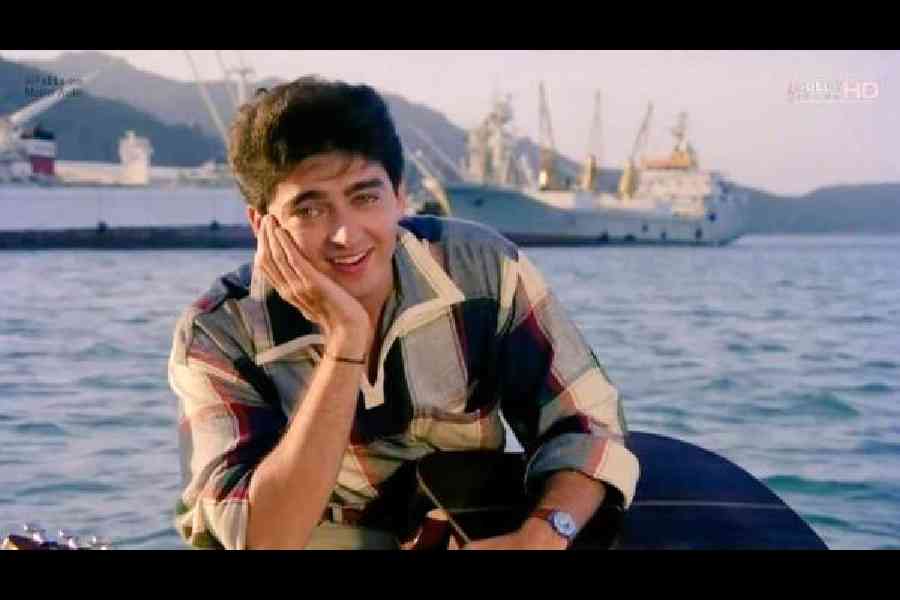 Ghar se nikalte hi from the 1996 film Papa Kehte Hain was picturised mainly on Jugal Hansraj