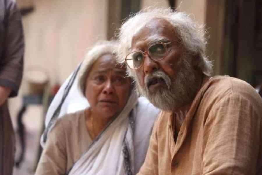 Seema Biswas and Loknath Dey 