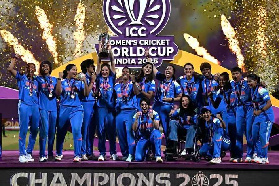 Team India posing with their World Cup trophy