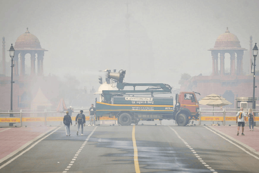 An anti-smog gun is being used to spray water droplets to curb air pollution, near Rashtrapati Bhavan, in New Delhi.