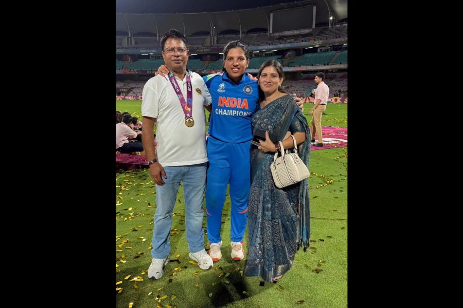 Richa Ghosh with her parents, Manabendra and Swapna, after the win at the DY Patil Stadium in Mumbai on Sunday