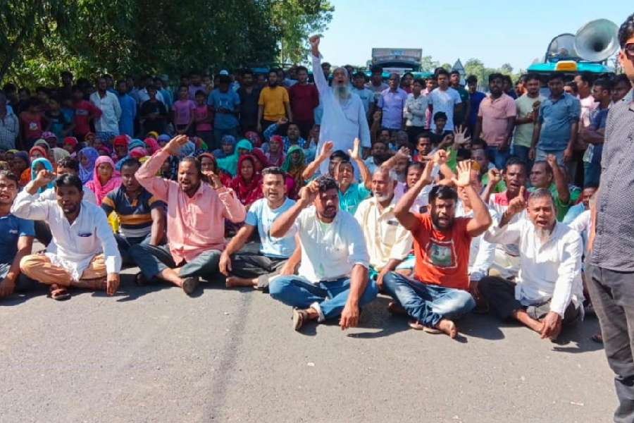 Voters stage a blockade on the Mathabhanga-Changrabandha Road in Cooch Behar on Tuesday, alleging their names were missing from the 2002 poll roll uploaded on the EC website but present in the hard copy of the same roll. 