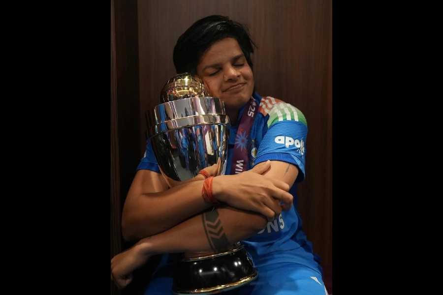 Shafali Verma with the World Cup trophy