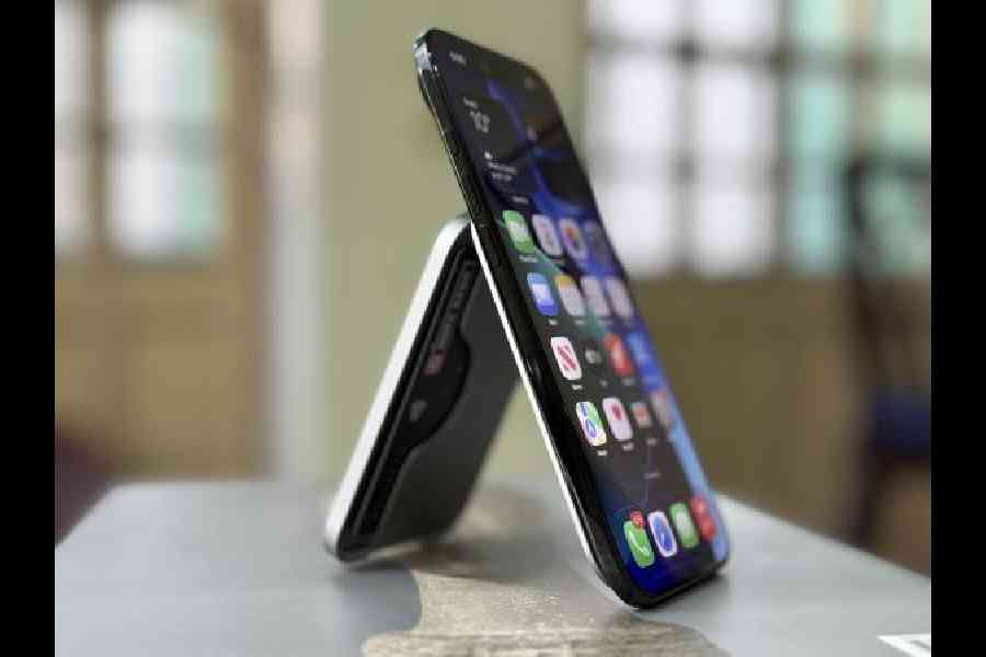 Stack Phone Wallet Stand can easily hold two-three credit/debit cards