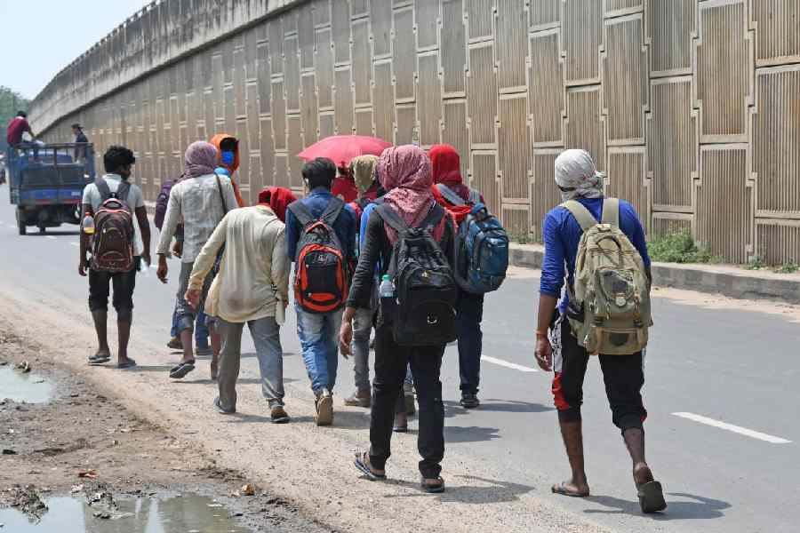 Migrant workers stranded due to lockdown in the emergence of COVID-19 walk from Barrackpore to Bihar.