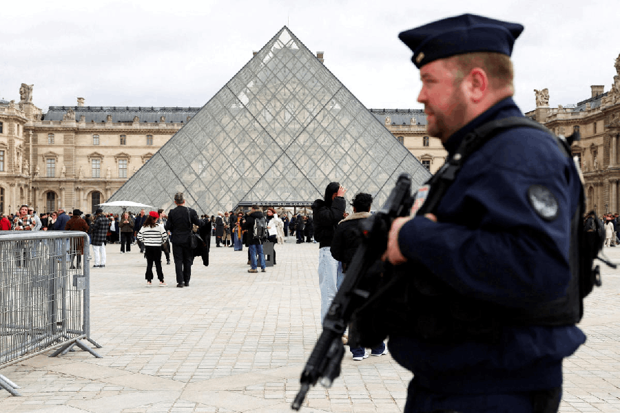 File photo: A French CRS riot police officer patrols near the glass Pyramid of the Louvre Museum, after French police arrested suspects in the Louvre heist case, in Paris, France October 27, 2025.