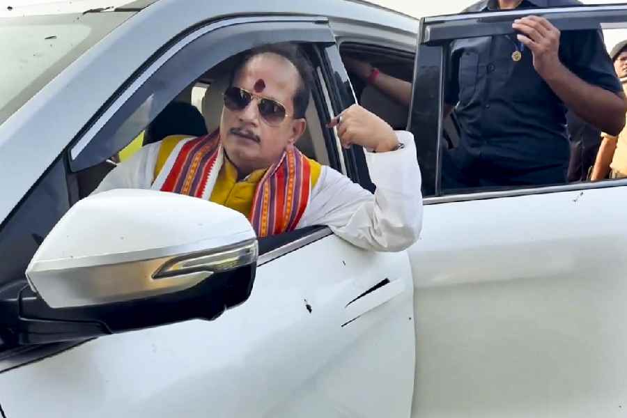 Lakhisarai: Bihar Deputy Chief Minister Vijay Kumar Sinha speaks to a policeman, unseen, after he alleged an attack on his convoy by RJD supporters amid voting in the first phase of the state Assembly elections, in Lakhisarai, Bihar, Thursday