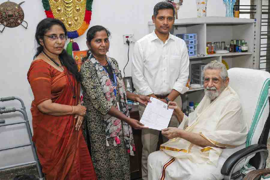 Booth-level officers hand over an enumeration form to Malayalam actor Madhu at his residence in Kerala.
