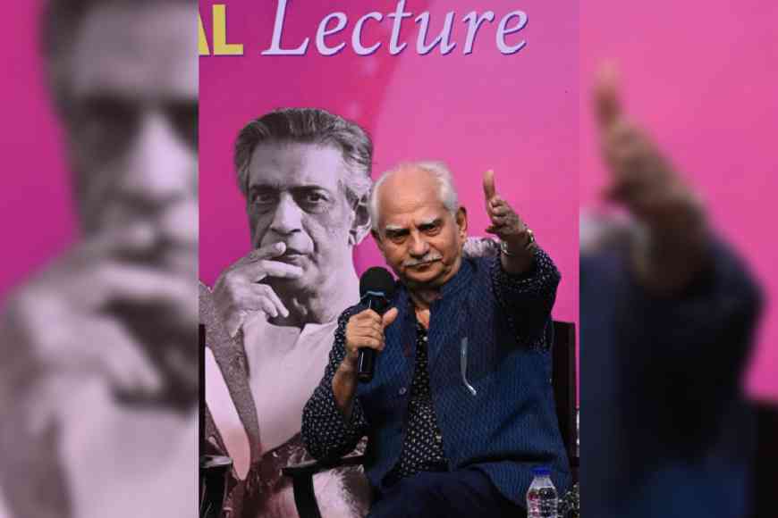 Ramesh Sippy delivers the Satyajit Ray Memorial Lecture at Sisir Mancha on Friday. Picture by B Halder