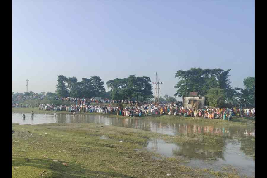 Crowds watch an AIMIM rally from across a backwater at Bada Idgah in Bihar's Amour constituency on Nov 7.