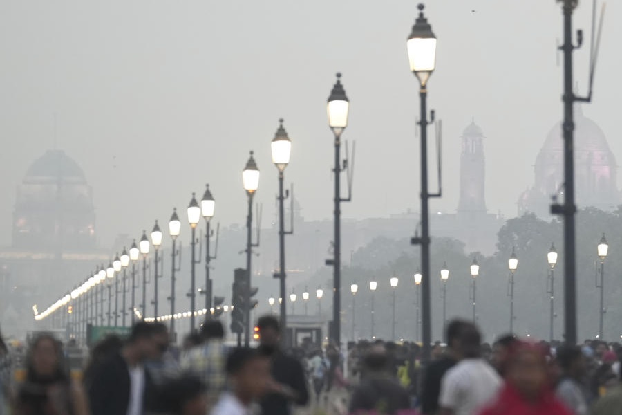 A thick layer of smog engulfs the Rashtrapati Bhavan, in New Delhi, Sunday, Nov. 9, 2025.