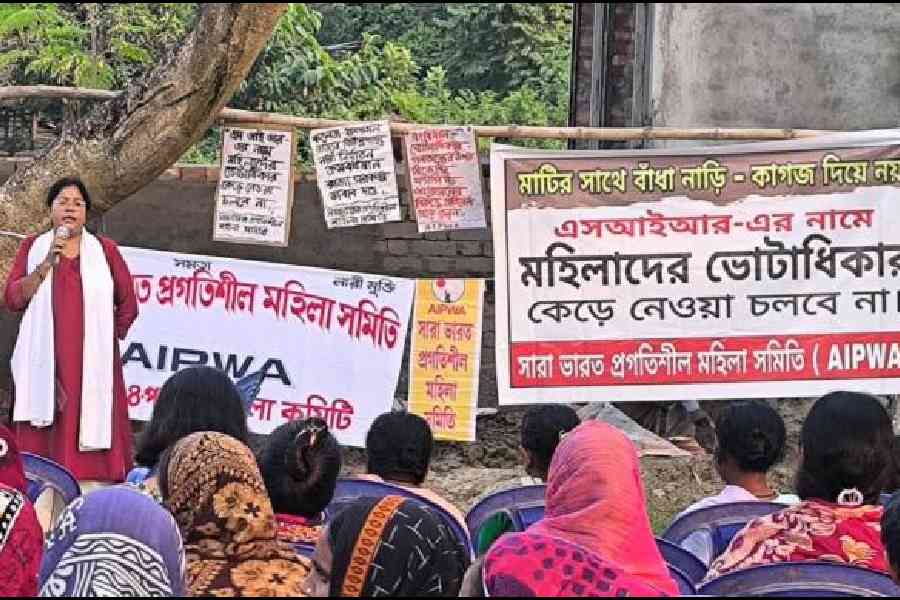 A member of All-India Progressive Women’s Association speaks to voters at a SIR camp in North 24-Parganas