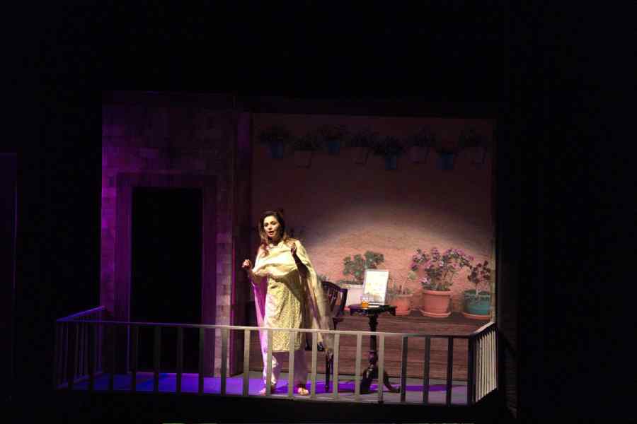Lilette Dubey in Salaam Noni Appa staged at GD Birla Sabhagar