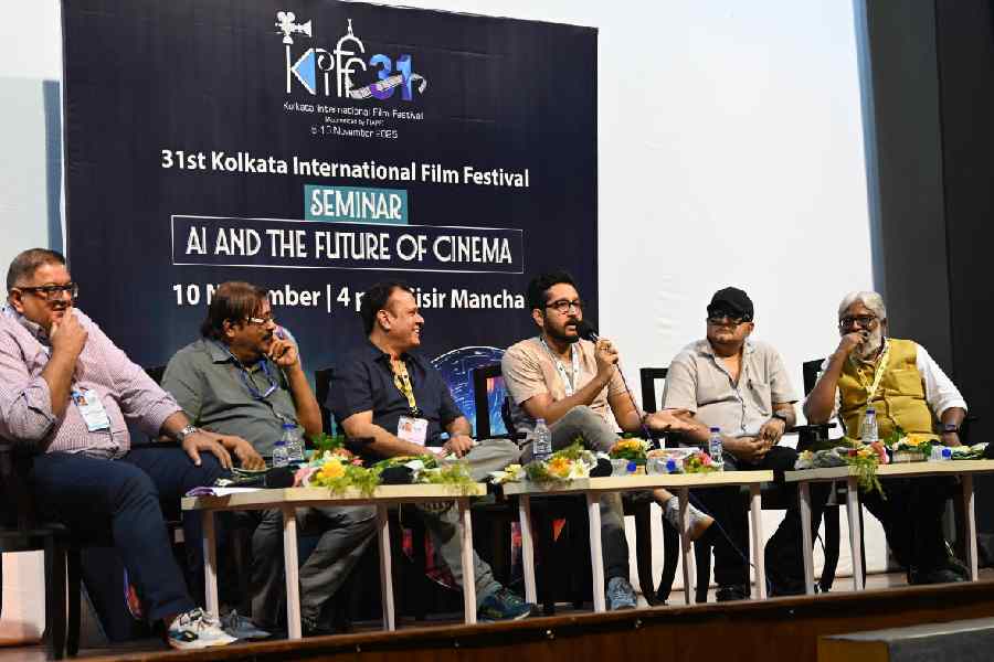 (L-R) Vikramjit Roy, Ashoke Viswanathan, Bedabrata Pain, Parambrata Chattopadhyay, Rabiranjan Maitra, and Sunny Joseph