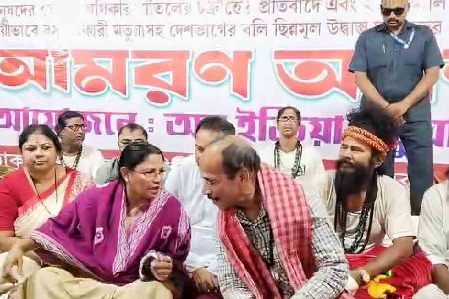 Adhir Ranjan Chowdhury speaks to Matua leader and Trinamool MP Mamatabala Thakur in Thakurnagar on Thursday. Picture by Sudip Deb