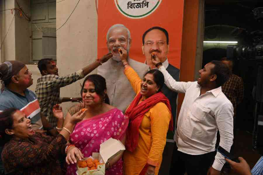 BJP supporters celebrate the Bihar victory near the party’s office at 6, Murlidhar Sen Lane, Calcutta, on Friday afternoon. Picture by Bishwarup Dutta