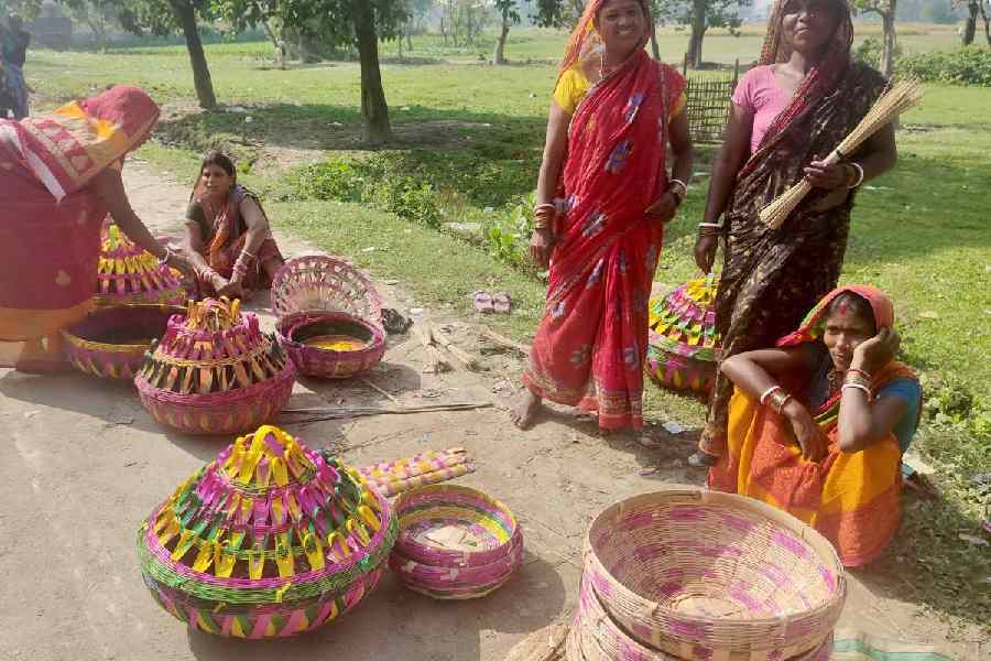 Bamboo baskets made by women on sale at Bada Idgah in Bihar’s Amour Assembly constituency on November 7.