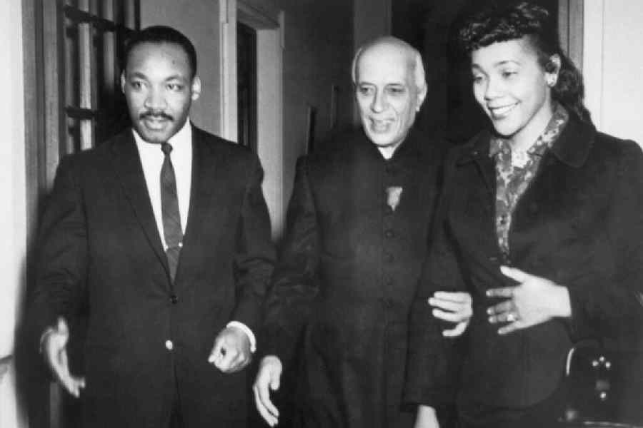 Martin Luther King and his wife, Coretta, with Jawaharlal Nehru
