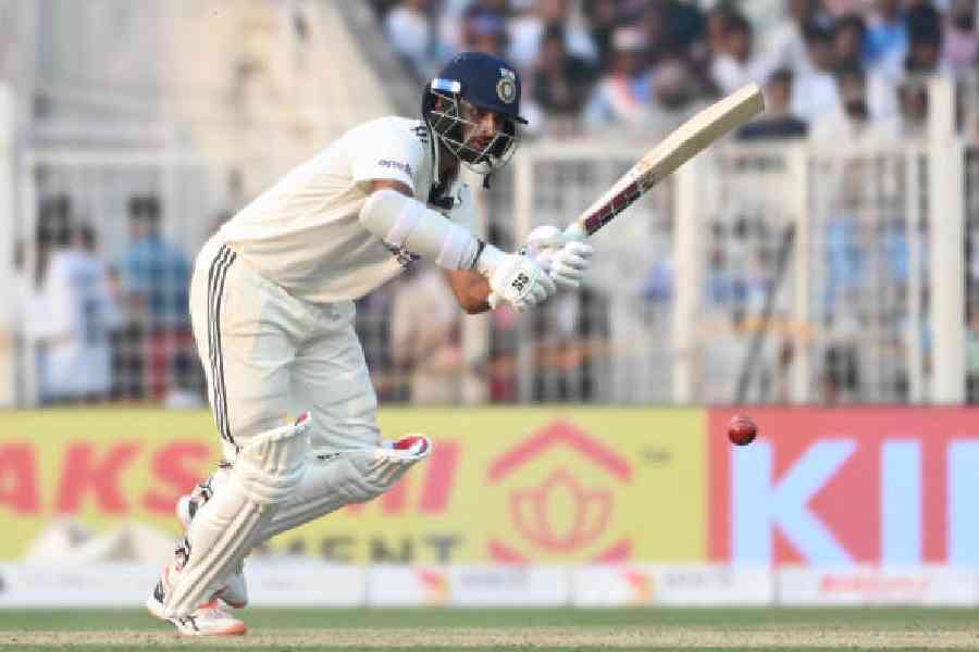 Washington Sundar bats at No. 3 on Day I of the first Test at Eden Gardens on Friday. Picture by Sanat Kumar Sinha