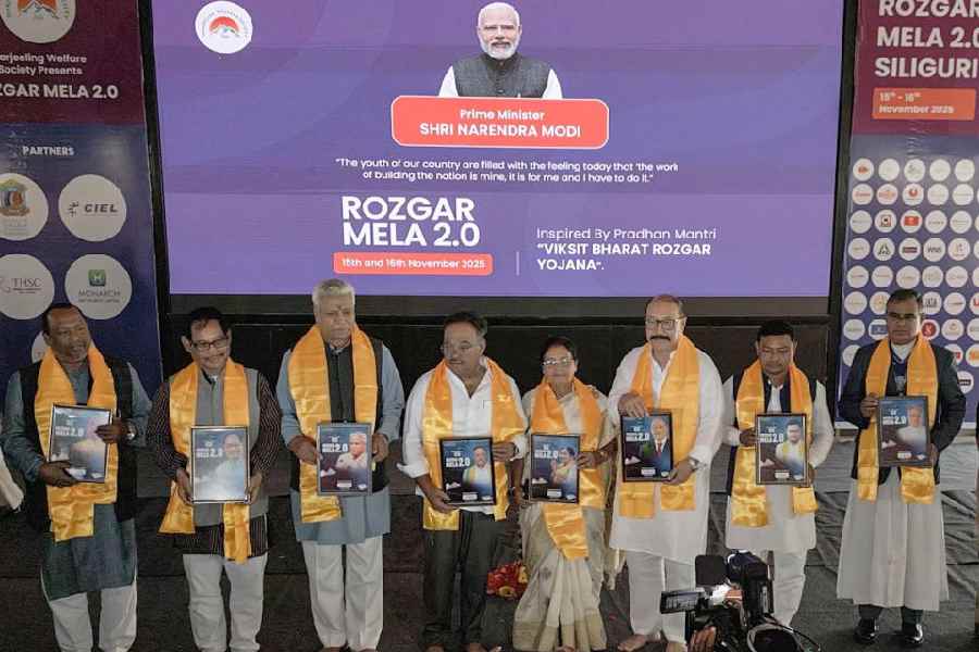 BJP state president Samik Bhattacharya (fifth from left) at the Rozgar Mela 2.0 in Siliguri on Saturday. 