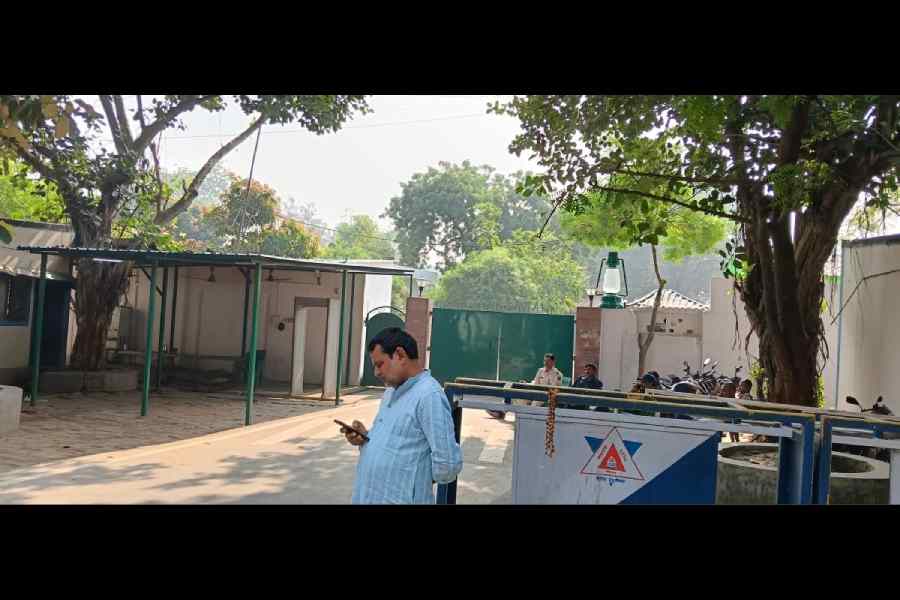 10 Circular Road, the residence of Lalu Prasad and Rabri Devi, in Patna on Saturday.