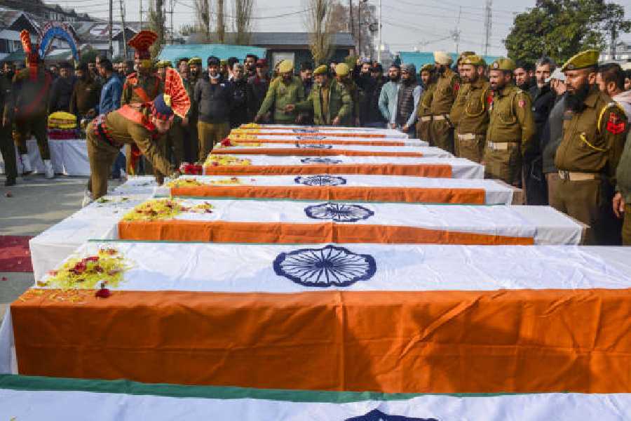 Security personnel pay tribute to those killed in the ‘accidental blast’ at Nowgam police station with a wreath-laying ceremony in Srinagar on Saturday.