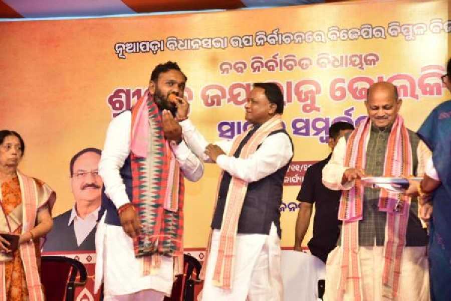 Odisha chief minister Mohan Charan Majhi offers sweets to the BJP’s newly elected MLA Jay Dholakia at the party office in Bhubaneswar on Saturday.
