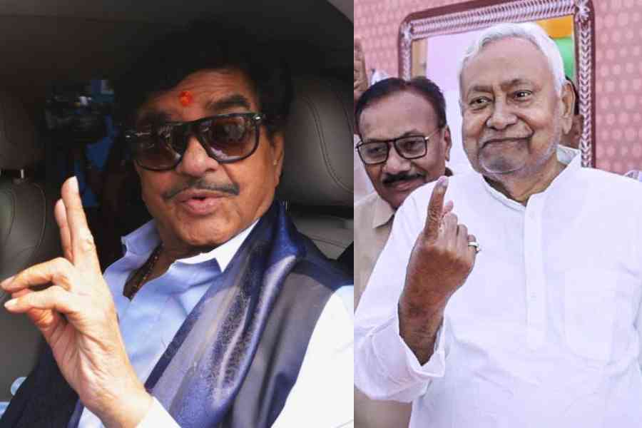 Shatrughan Sinha, Nitish Kumar. File picture