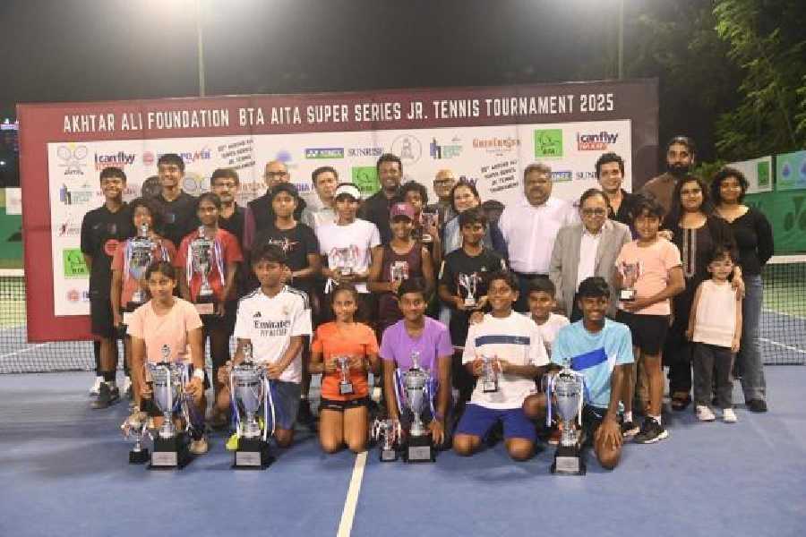 The winners of the Akhtar Ali Foundation Super Series Junior Tennis Tournament pose with Leander Paes and members of the foundation at the Bengal Tennis Association on October 31