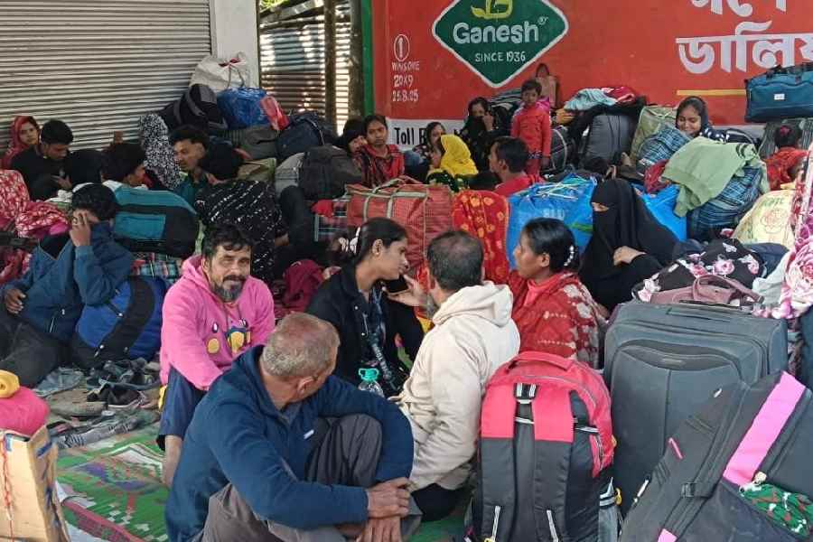 Bangladeshis wait at Hakimpur market near the international border in North 24-Parganas on Monday morning to cross into the neighbouring country illegally before they were detained by the BSF.