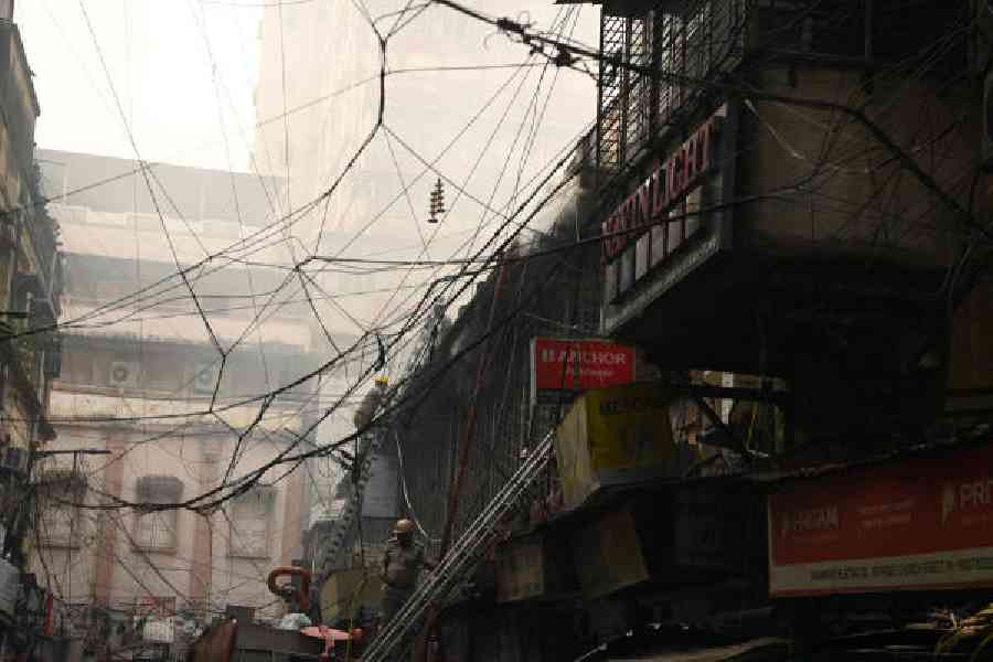 A web of overhead cables on Ezra Street. (Bishwarup Dutta)