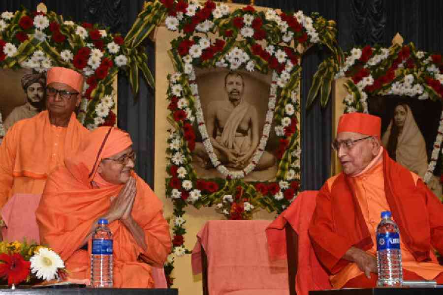 Pravrajika Atandraprana Mataji, the general secretary of Sri Sarada Math and Ramakrishna Sarada Mission, greetsSwami Goutamanandaji Maharaj, the president of Ramakrishna Math and Ramakrishna Mission, during the platinum jubilee celebrations of Ramakrishna Sarada Mission Matri Bhavan at the Ramakrishna Mission Institute of Culture, Golpark, on Monday. Picture by Sanat Kr Sinha