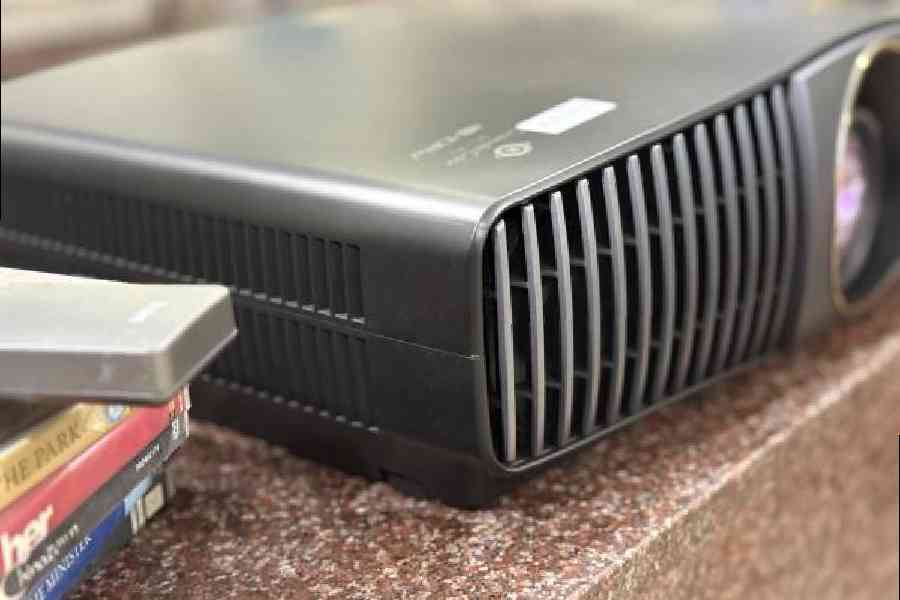 The projector offers advanced colour temperature tuning with 11 levels of white balance controls between high to low brightness