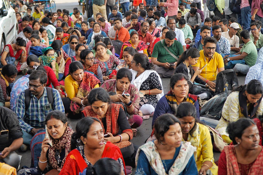 Teachers take part in a Protest March from Karunamoyee to Bikash Bhavan.