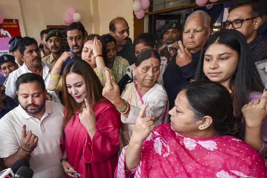 Lalu Prasad, Rabri Devi and their children Tejashwi, Rohini and Misa Bharti after casting their votes on November 6.