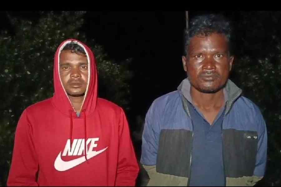 Amrita Sardar (right) and Bijay Sardar, the fishermen who accompanied Sambhu Sardar