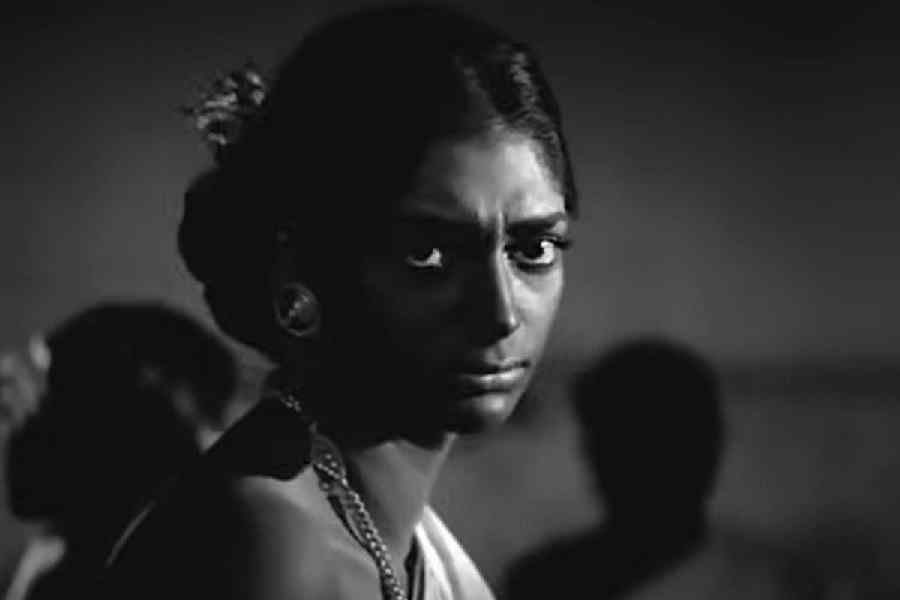 A still from Aranyer Din Ratri